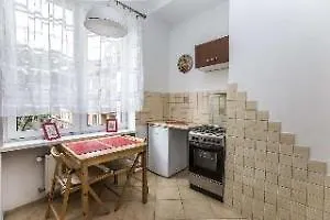 Old Town Apartments *